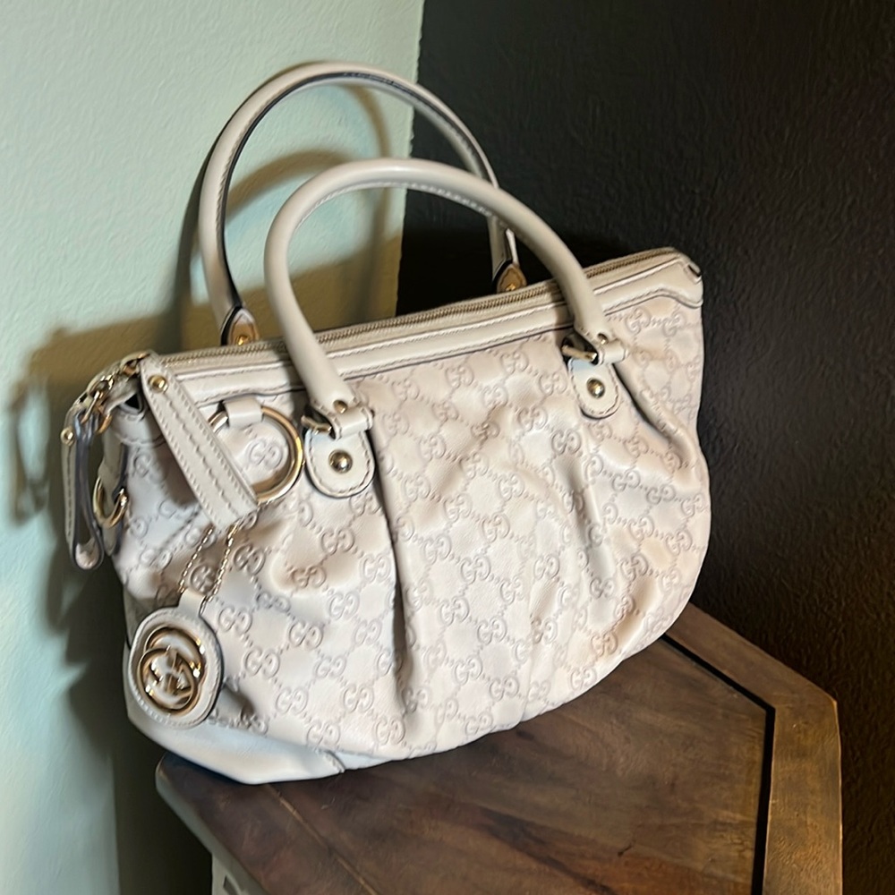 🛑 1 hour sale. Gucci, Cream Ivory Leather Gucci Handbag, w/ COA